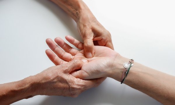 Massage des mains en entreprise : un atout pour le bien-être